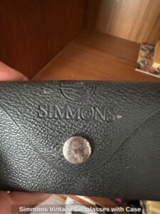 Simmons-Vintage-Sunglasses-with-Case-second-image