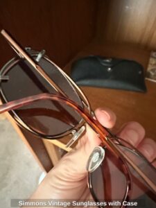 Simmons-Vintage-Sunglasses-with-Case-third-image