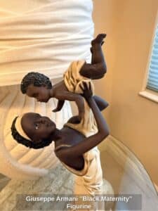 Giuseppe-Armani-Black-Maternity-Figurine-second-image