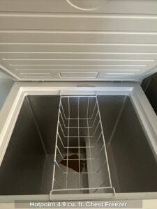 Hotpoint-.-cu.-ft.-Chest-Freezer-third-image