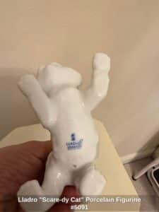 Lladro-Scare-dy-Cat-Porcelain-Figurine-third-image