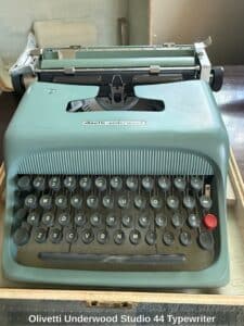 Olivetti-Underwood-Studio-Typewriter-1