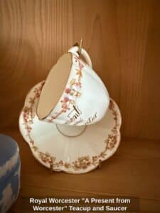 Royal-Worcester-A-Present-from-Worcester-Teacup-and-Saucer
