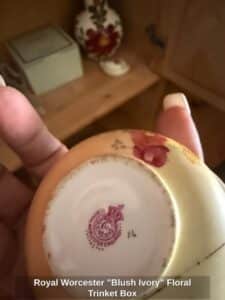 Royal-Worcester-Blush-Ivory-Floral-Trinket-Box-second-image