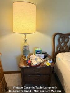 Vintage-Ceramic-Table-Lamp-with-Decorative-Band-Mid-Century-Modern-1