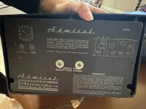 Admiral-K-Super-Aeroscop-Built-in-Antenna-Tube-Radio-third-image