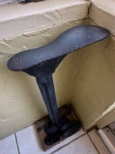 Antique-Cast-Iron-Cobblers-Shoe-Last-Stand-with-Anvils-third-image