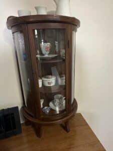 Antique-Tiger-Oak-Curio-Cabinet-with-Curved-Glass-Doors-and-Claw-Feet