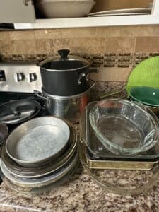 Assorted-Kitchenware-Collection-with-Hamilton-Beach-Slow-Cooker-and-Pyrex-Bakeware
