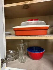 Assorted-Kitchenware-Collection-with-Hamilton-Beach-Slow-Cooker-and-Pyrex-Bakeware-fourth-image