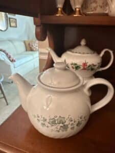 Assorted-Vintage-Floral-Ceramic-Teapots-fourth-image