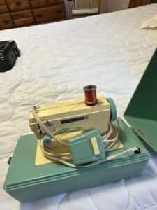 Daughter-Portable-Sewing-Machine-second-image