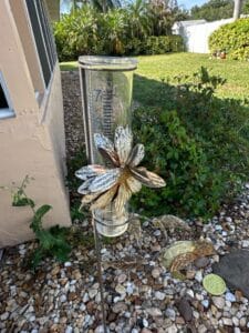 Decorative-Metal-Flower-and-Frog-Rain-Gauge