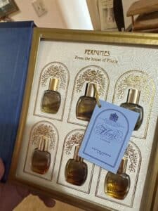 Floris-London-A-Selection-of-Six-Fragrances-th-Anniversary-Perfume-Set-second-image