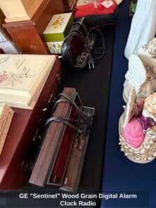 GE-Sentinel-Wood-Grain-Digital-Alarm-Clock-Radio