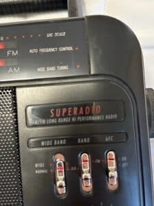 GE-Superadio-III-AM-or-FM-Long-Range-Hi-Performance-Radio-second-image