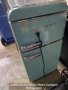 Galanz-GLRTBEEJ-Retro-Compact-Refrigerator