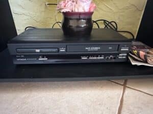 Hitachi-VM-D-DVD-VHS-Combo-Player