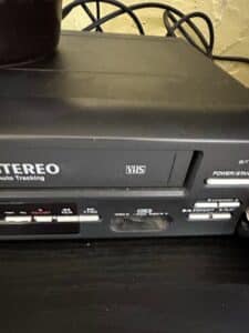 Hitachi-VM-D-DVD-VHS-Combo-Player-third-image