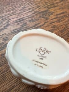 Lenox-Winter-Holly-Trinket-Box-second-image