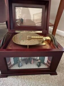 Mr.-Christmas-Animated-Ballroom-Dancers-Musical-Box-with-Interchangeable-Discs-second-image