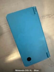 Nintendo-DSi-XL-Blue-second-image