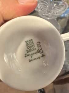 P.M.R.-Bavaria-Jaeger-Co.-Passau-Crested-Tea-Cup-and-Saucer-third-image