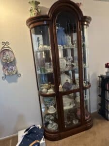 Pulaski-Furniture-Cherry-Curio-Cabinet-with-Glass-Doors