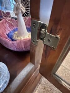 Pulaski-Furniture-Cherry-Curio-Cabinet-with-Glass-Doors-third-image