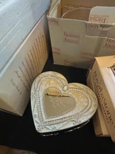 Roman-Inc.-Seraphim-Classics-Heart-Shaped-Music-Box