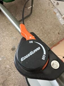 Scotts-EdgeGuard-Spreader-second-image