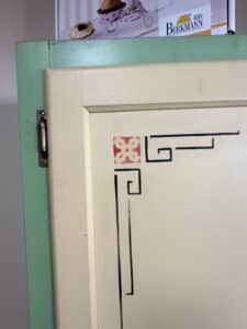 Sellers-Hoosier-Cabinet-third-image