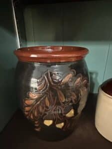 Stoneware-Crock-with-Oak-Leaf-and-Acorn-Motif