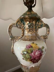 Vintage-Capodimonte-Style-Porcelain-Urn-Table-Lamp-with-Floral-Motif-second-image
