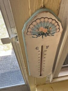 Vintage-Decorative-Fan-Thermometer