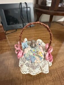 Vintage-Dritz-Sewing-Box-Basket-with-Thimble-and-Pins