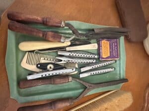 Vintage-Hair-Styling-Tools-and-Hairpin-Packet