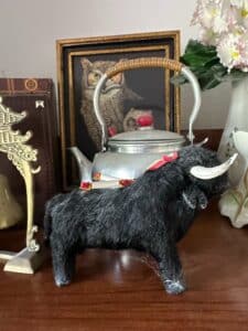 Vintage-Highland-Cattle-Figurine