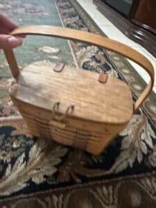 Vintage-Longaberger-Woven-Wood-Picnic-Basket-with-Lid-and-Handle