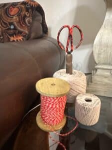 Vintage-Marbled-Handle-Scissors-with-Red-White-Bakers-Twine-Spool