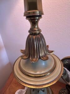 Vintage-Stiffel-Hollywood-Regency-Brass-and-Ceramic-Table-Lamp-second-image