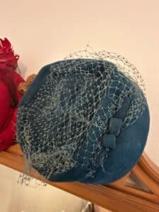 Vintage-Teal-Felt-Pillbox-Hat-with-Veil-and-AF-Label