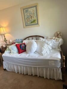 Wooden-Daybed-with-Mattress-and-Bedding