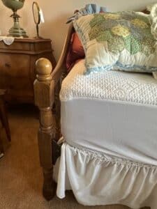 Wooden-Daybed-with-Mattress-and-Bedding-second-image