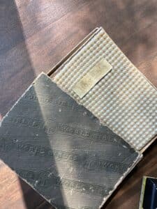 World-Bibles-Holy-Bible-with-Pearl-Inlay