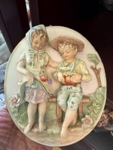 Arnart-Creation-Porcelain-Plaque-of-Children-with-Apples