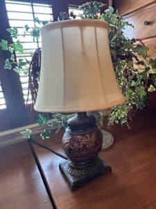 Barnes-and-Ivy-Leafwork-Traditional-Table-Lamp