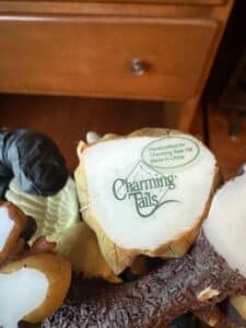 Charming-Tails-A-Little-Something-Figurine-second-image