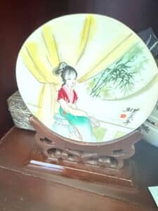 Chinese-Porcelain-Plate-with-Lady-and-Bamboo-Motif