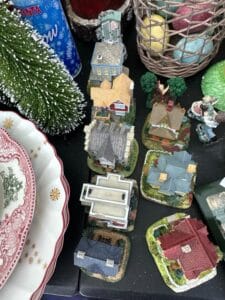 Collection-of-Liberty-Falls-Miniature-Houses